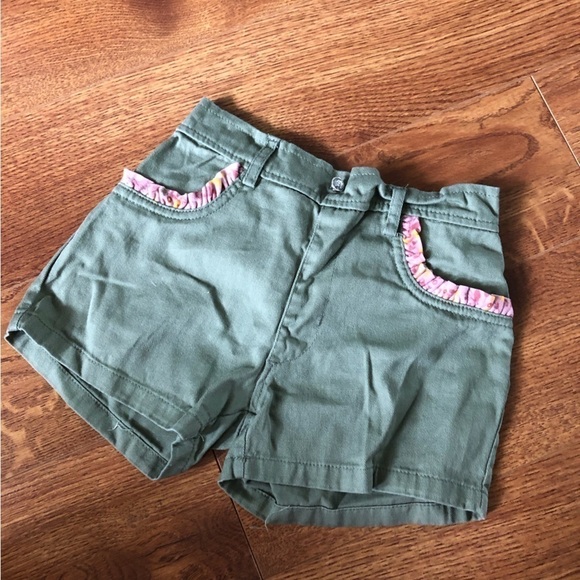 Army green cotton shorts in size 6 - Picture 1 of 4